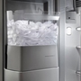 Réfrigérateur côte-à-côte intégré de 48 po, 29,4 Pi cu.. avec distributeur d'eau et de glace externe KitchenAid - KBSD748SPS