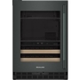 Centre de boissons 24 po avec porte en verre et clayettes à façade en bois KitchenAid - KUBL524SJP
