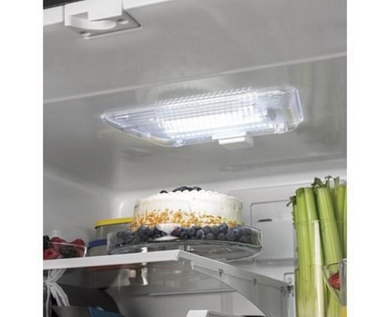 Réfrigérateur trois portes avec porte à deux battants à profondeur de comptoir de 33 po, 18,6 Pi cu. avec machine à glaçons GE - GWE19JGLWW