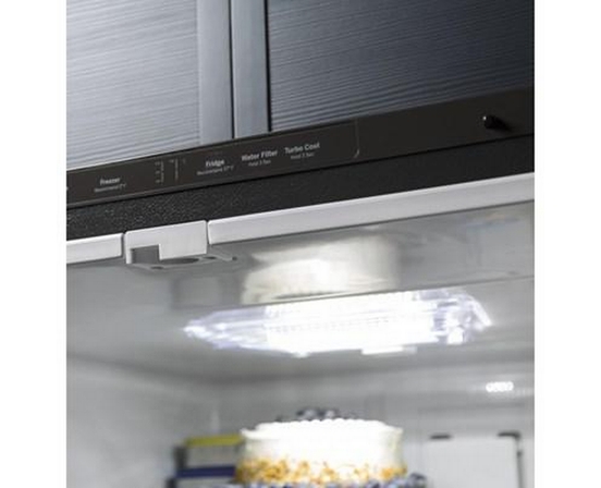 Réfrigérateur trois portes avec porte à deux battants à profondeur de comptoir de 33 po, 18,6 Pi cu. avec machine à glaçons GE - GWE19JGLWW
