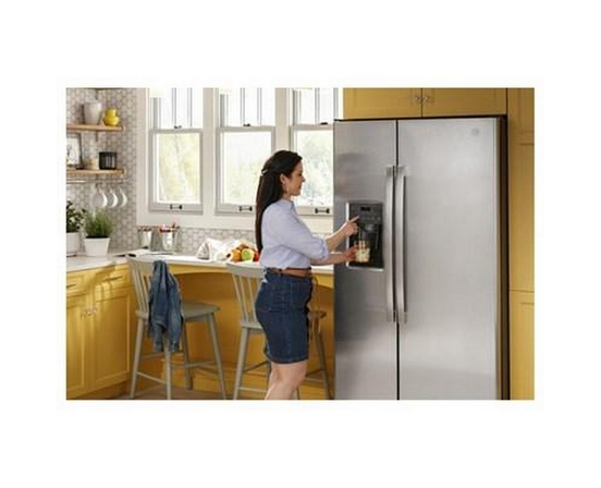 Réfrigérateur côte à côte de 33 po, 23 Pi cu. avec distributeur d'eau et de glace GE - GSS23GYPFS