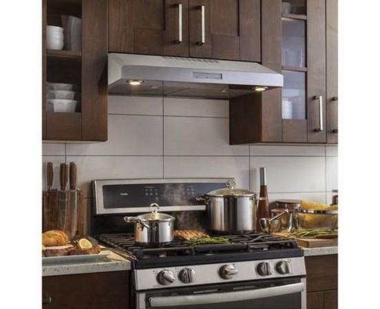Hotte de cuisinière sous cabinet de 30 po avec 4 vitesses GE Profile - PVX7300SJSSC